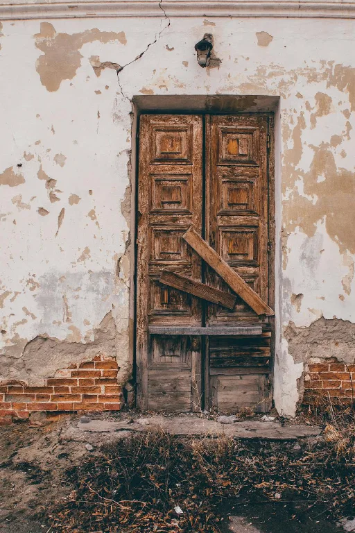 old-wooden-damage-door